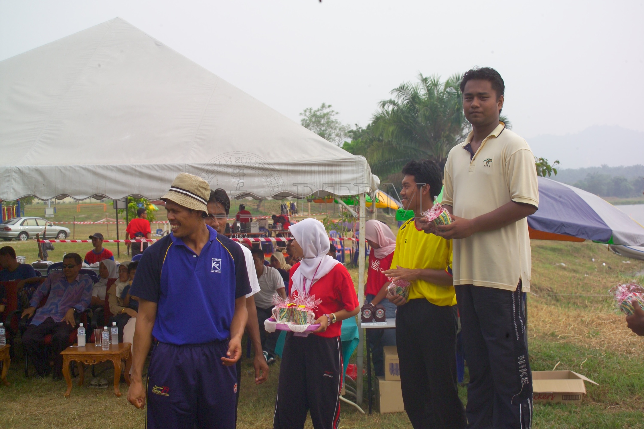 PTPM 05 13 kayak D8XZ8800